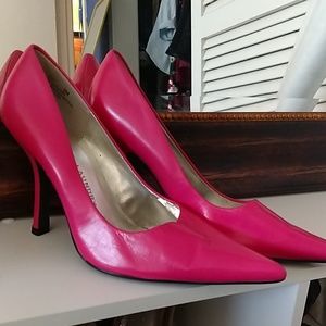 Hot pink pointed toe leather pumps